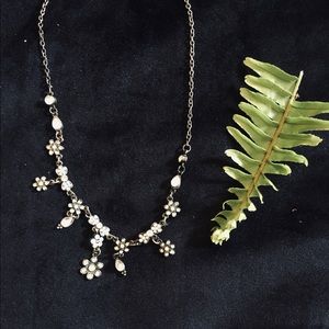 Dainty flower necklace 🌼